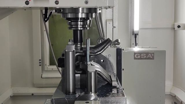 Металлообработка - Фрезерная обработка стальной отливки на вертикальном фрезерном центре с ЧПУ