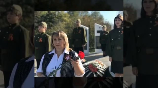 "Память нашу не стереть с годами" - возложение цветов к братской могиле советских воинов