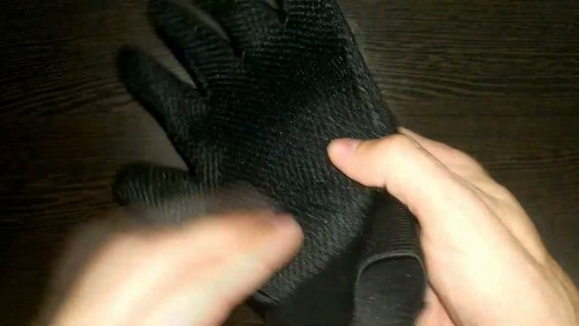 Дешёвая перчатка с силиконовой вставкой для ухода за шерстью домашних животных.