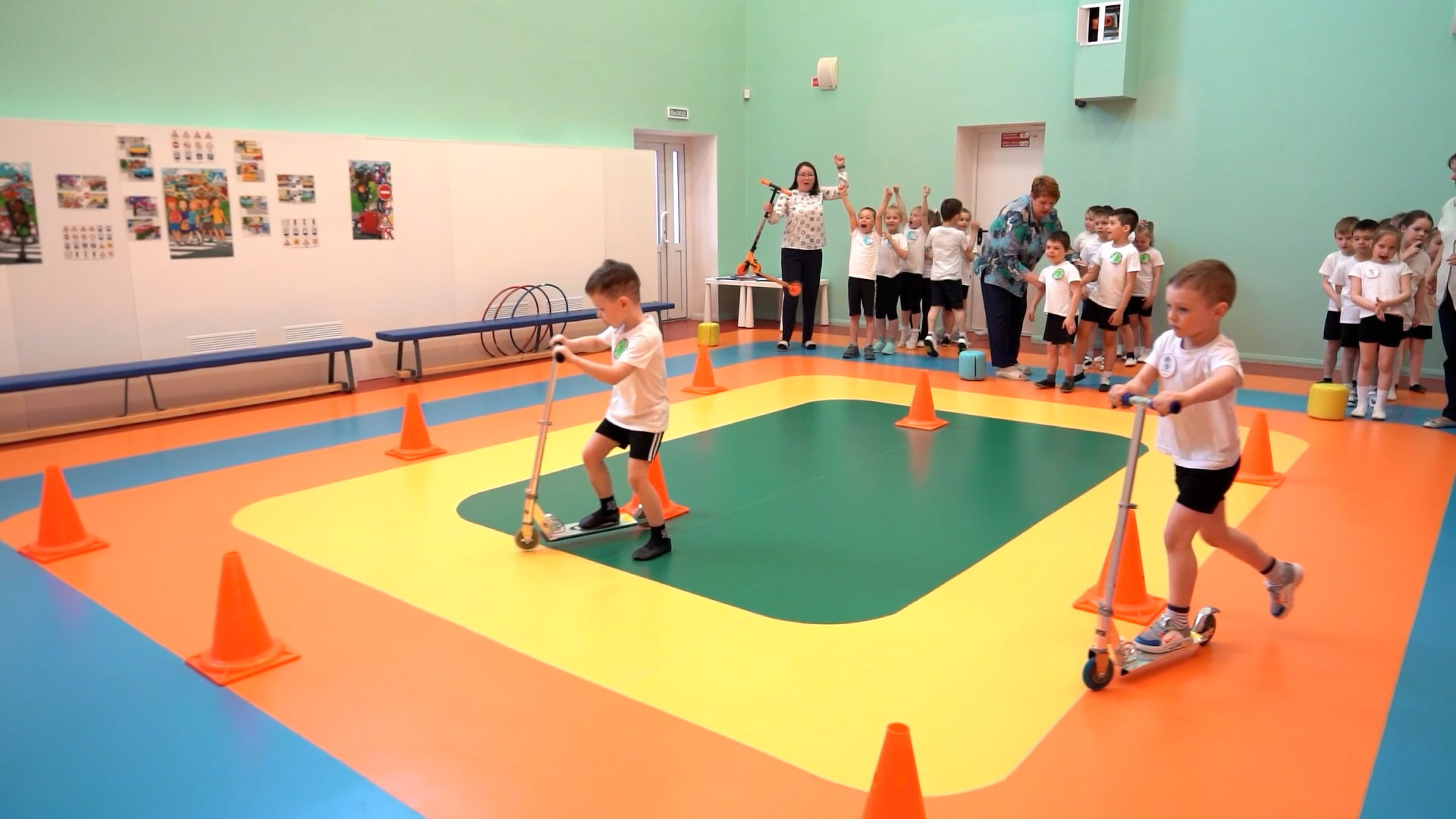Сотрудники ГИБДД по Красноселькупскому району провели «Безопасное колесо» в детском саду «Морошка»