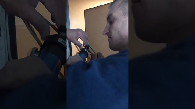 Наращиваем вводной провод с  помощью гидравлического пресса .
