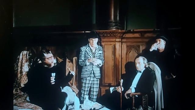 ...из него такой же директор, как из меня архиерей . Ты не похож на архиерея, Азазелло !