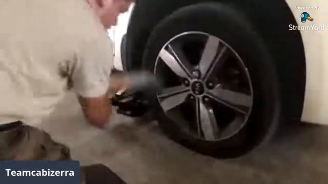 How to repair and change  flat tire