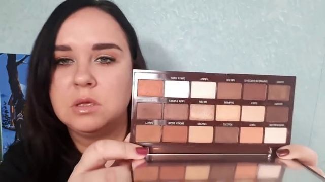 Набор теней от Makeup Revolution Chocolate Vault.