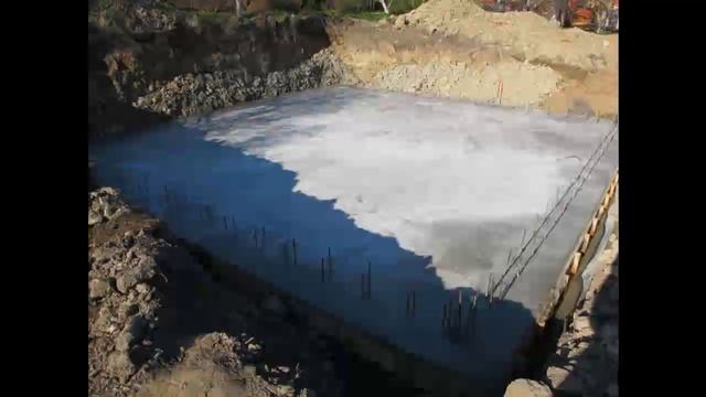 Как построить дом из газобетона с монолитным цоколем своими руками
