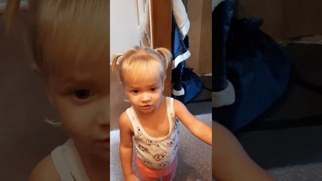 Два хвостика. Смешной ребенок\Прикол\Ребенок смешно показывает животных #baby #fannyvideo #funny