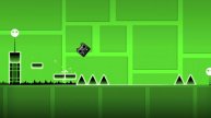 В ПЕРВЫЙ РАЗ ИГРАЮ В GEOMETRY DASH