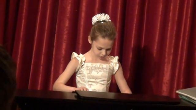 Л. Моцарт, Менуэт. 2013. Zlata Tarasova performs
