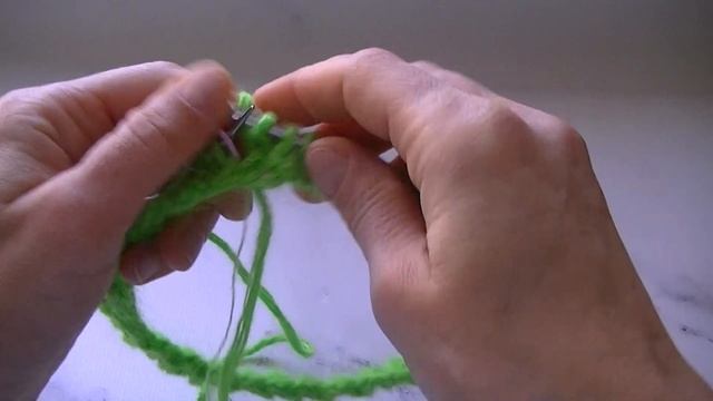 ЭТУ ШАПОЧКУ МОЖЕТ СВЯЗАТЬ КАЖДЫЙ!!! ШАПКА РЕЗИНКОЙ, КОТОРАЯ ПРИДАЕТ ОБЪЕМ ИЗ ПРЯЖИ ПУХ НОРКИ.