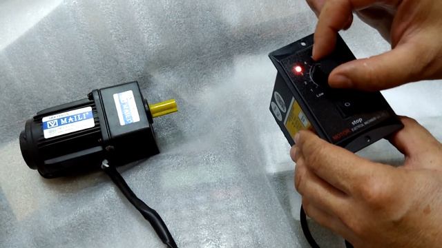 Малогабаритный мотор редуктор 220 вольт с регулятором оборотов