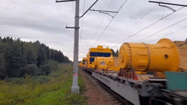 Запчасти для БелАЗа Электровоз ВЛ11-716А732Б с грузовым поездом следует через о.п.221км.