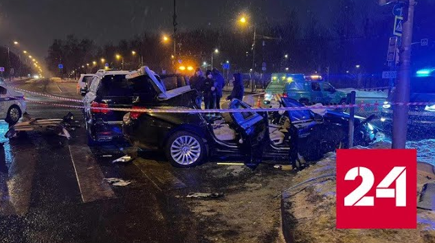 Дептранс показал кадры жесткой аварии двух иномарок в Москве - Россия 24
