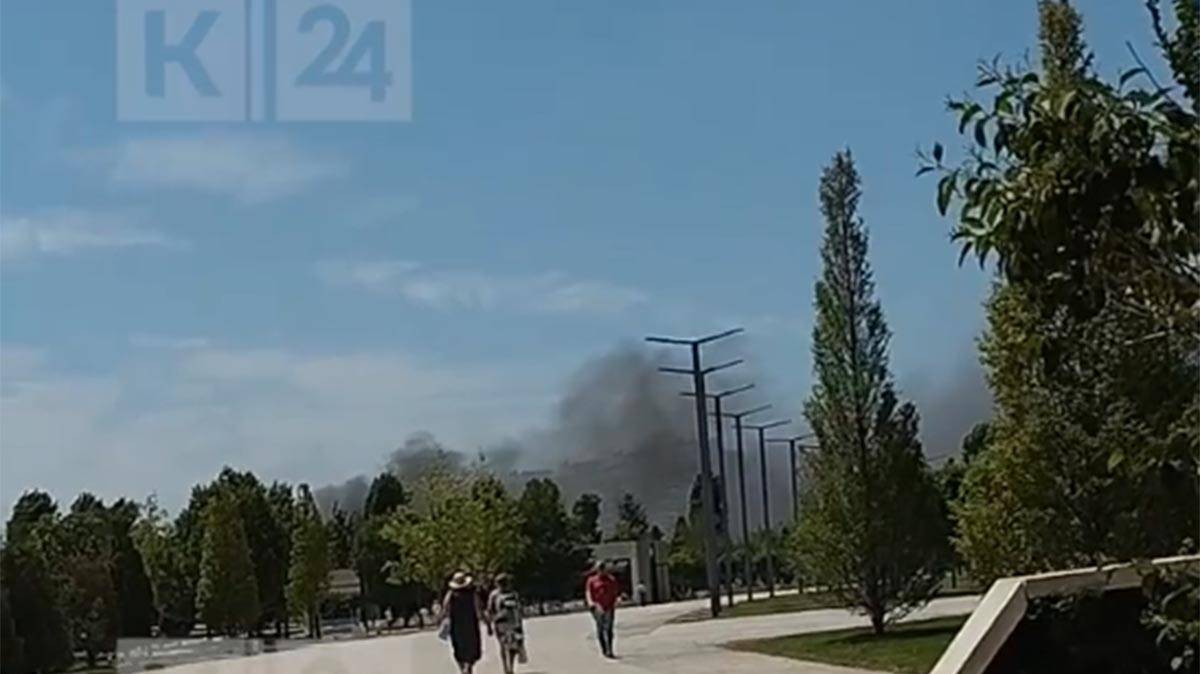 Клубы черного дыма: в парке «Краснодар» произошел сильный пожар