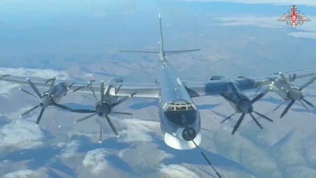 Бомбардировщики России и Китая вместе впервые подлетели к территории США - Аляске, взлетев из России