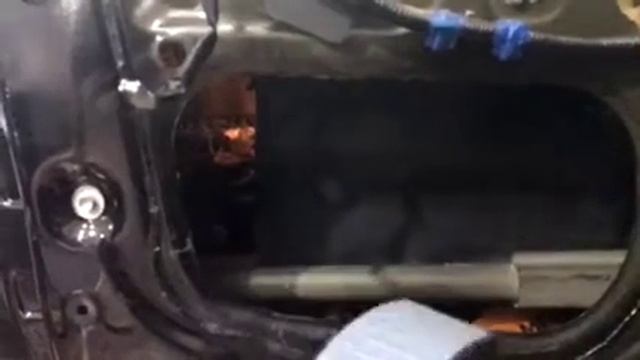 Шумоизоляция четырех дверей выполняется с целью установки новой акустики и снижения шума