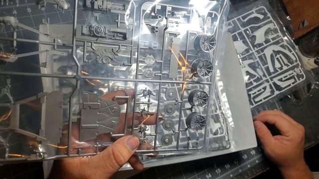Tamiya 1/24 McLaren Senna Unboxing!