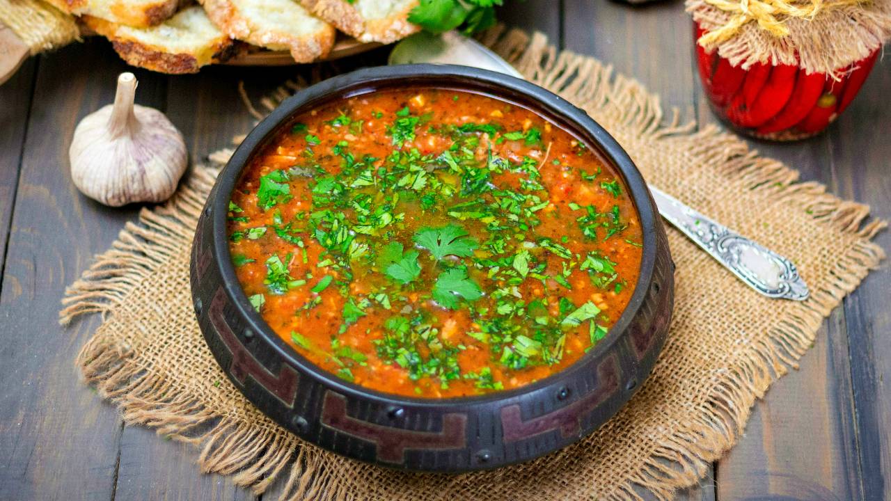 🍲 Суп «Харчо» с курицей и рисом — видео рецепт вкусного обеда от Аймкук