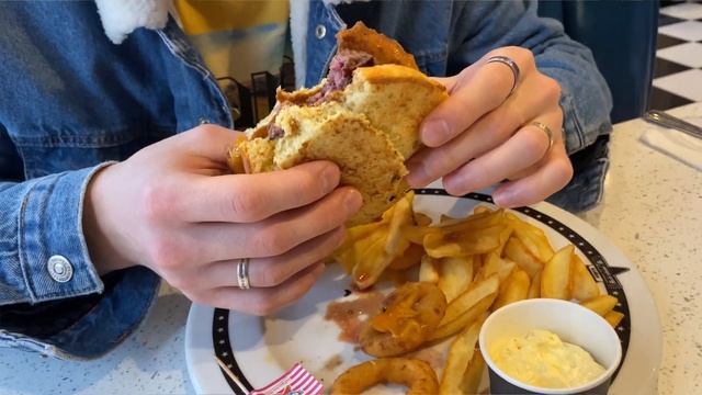 MEMPHIS RESTAURANT - кафе в стиле 50-ых США