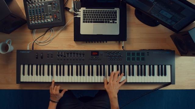 Nektar Impact LX88+ MIDI controller jam