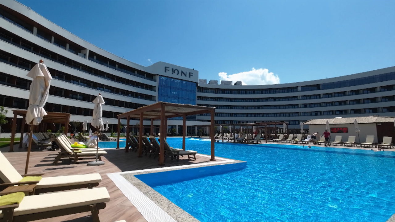 Новый пятизвездочный отель «FЮNF» откроется 25 мая в Анапе