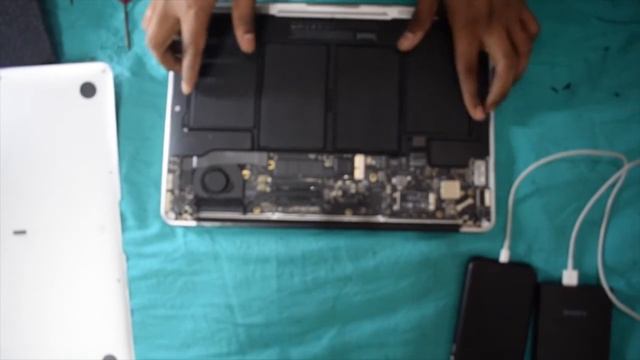 MACBOOK Battery Replacement : Air (Early 2015)