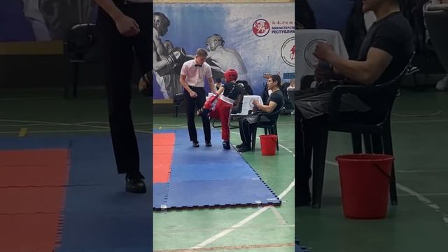 Соревнования по Кикбоксингу мои побеждают ??