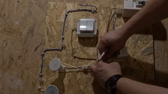 Podłączenie Mini Przekaźnik WiFi Tuya Smart Life