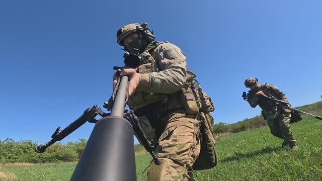 Боевая работа тяжелых снайперов ГрВ Восток  оказывают поддержку штурмовым подразделениям