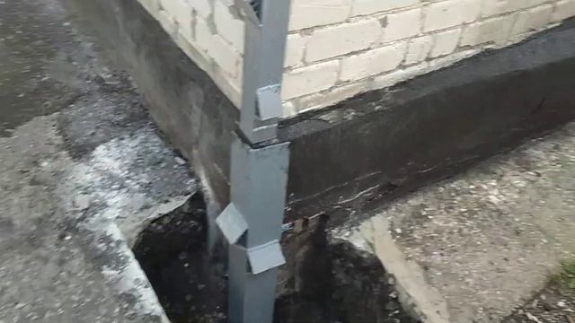 Треснул дом. Все десять стоек готовы принимать арматуру. Липецк.