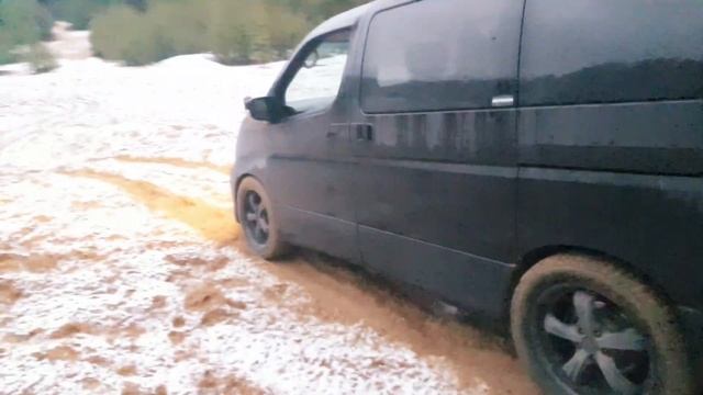 Проверяем проходимость Nissan Elgrand3.5 л 250 л.с настоящий японец