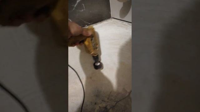 Ремонт ванны, подготовка под покраску. Уже 6 месяцев не чего не отошло.