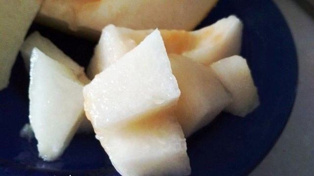 Салат  с хамоном  дыней и руколой