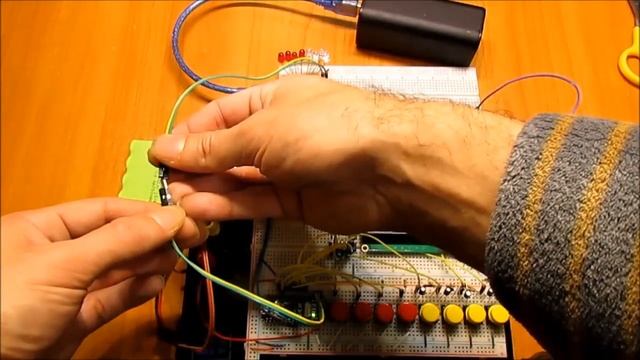 Arduino Serial - обмен данными по проводам!
