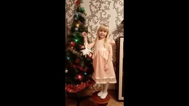 Снежинка. Читает Жарикова Катя, 4 г
