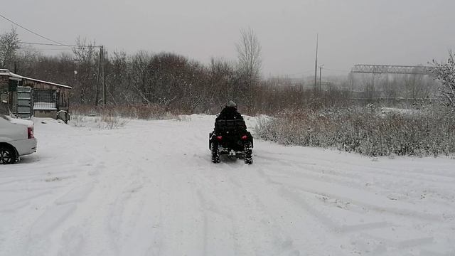 Квадроцикл STELS ATV 300B гоняем по сугробам.mp4