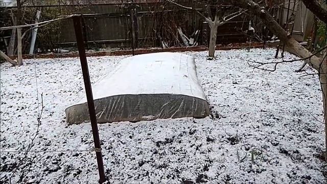 15 Апреля  Огород в снегу