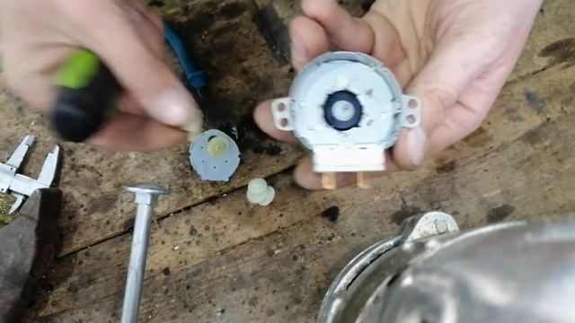 ЧТО ВНУТРИ МОТОРА ОТ ГРИЛЯ ?, И ЧТО ИЗ НЕГО МОЖНО СДЕЛАТЬ!!!