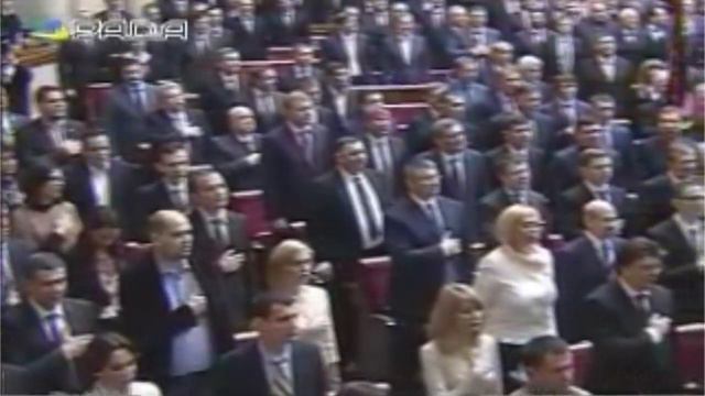 Старейший депутат парламента Ефим Звягильский открыл первое заседание