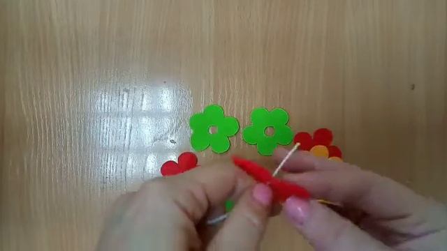 Мастер-класс "Бусы для мамы" для ребят от 4 лет