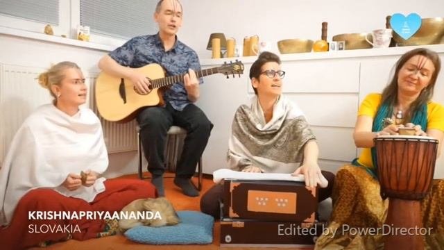 Krishnapriyaananda da Eslováquia canta Sri Vitthala Giridhari Parabrahmane Namaha