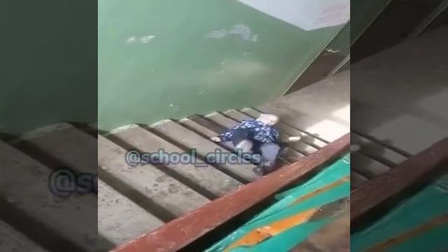 Алкаш идящий домой в 4 часа утра