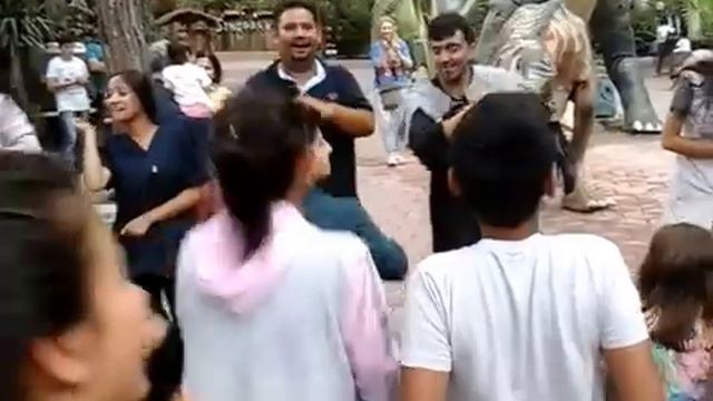 Детская анимация в парке динозавров.Видео для детей. Развлечения для детей.
