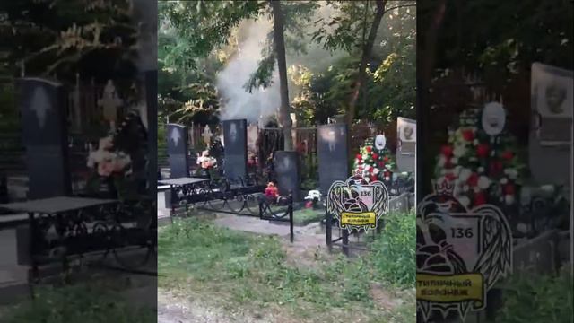 Пожар начал разгораться и на Коминтерновском кладбище.