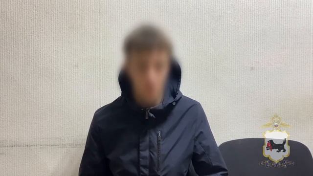 Получал деньги курьер