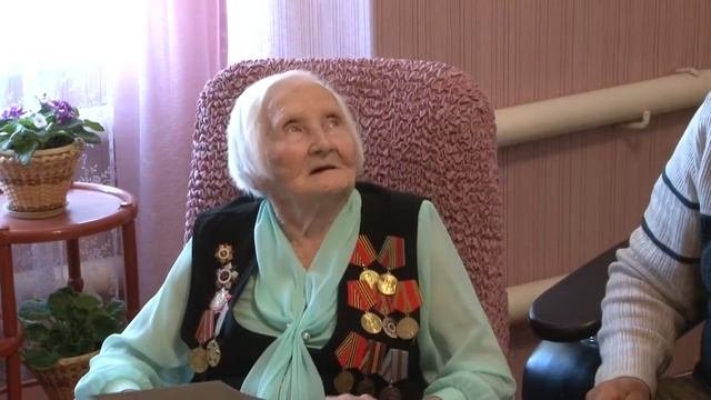 ВЕТЕРАНЫ ПРИНИМАЮТ ПОЗДРАВЛЕНИЯ