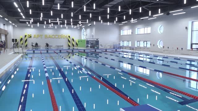 Виталий Хоценко открыл в микрорайоне "Московка-2" новый крытый плавательный бассейн