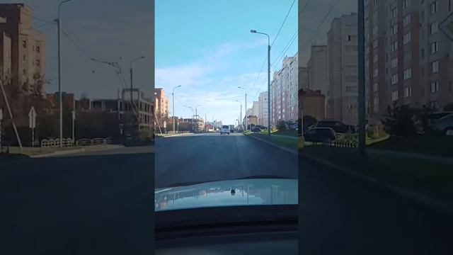В Омске на улице Омской продолжают устанавливать бордюры!!!