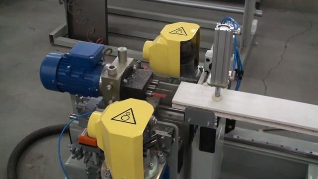 Автоматический присадочно-фрезерный станок царговых элементов двери masterPROFF  Z3 К2