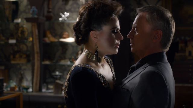 The Evil Queen and Rumple Get Cozy - Once Upon A Time