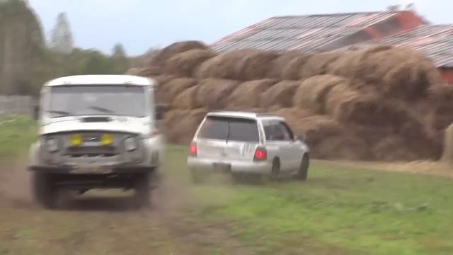 СУБАРУ ФОРЕСТЕР VS заглохший УАЗ.